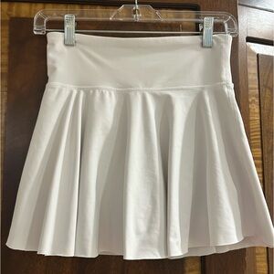 Old Navy girls white athletic skirt with built-in shorts. Girls size 14/16